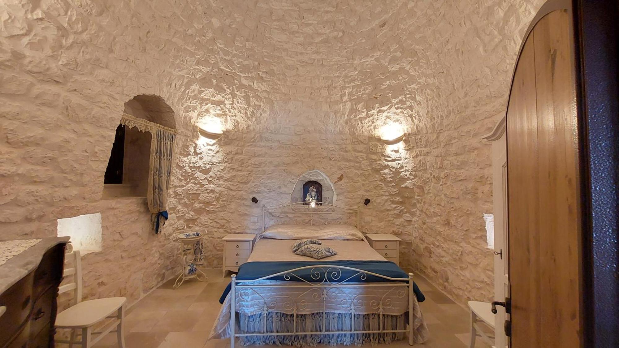 צ'יסטרנינו Valle D'Itria Trulli E Alcova Mikael מראה חיצוני תמונה