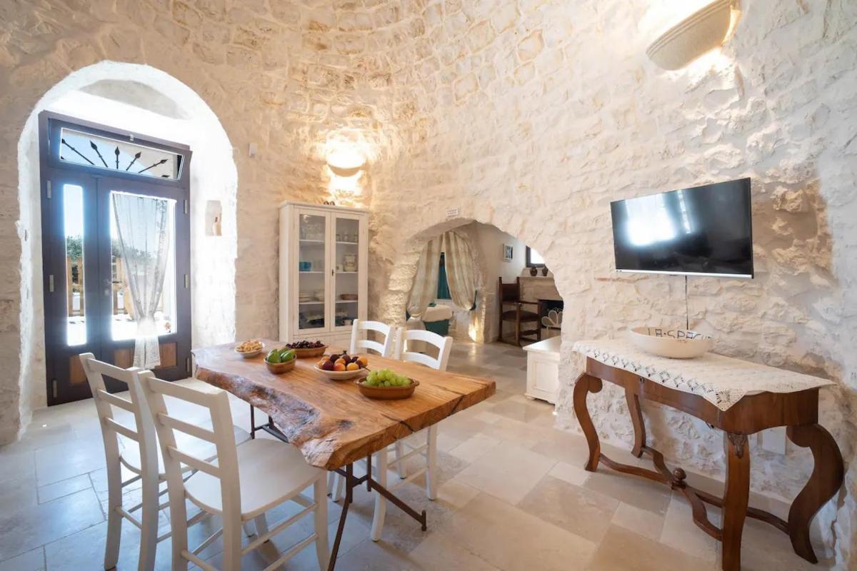 צ'יסטרנינו Valle D'Itria Trulli E Alcova Mikael מראה חיצוני תמונה
