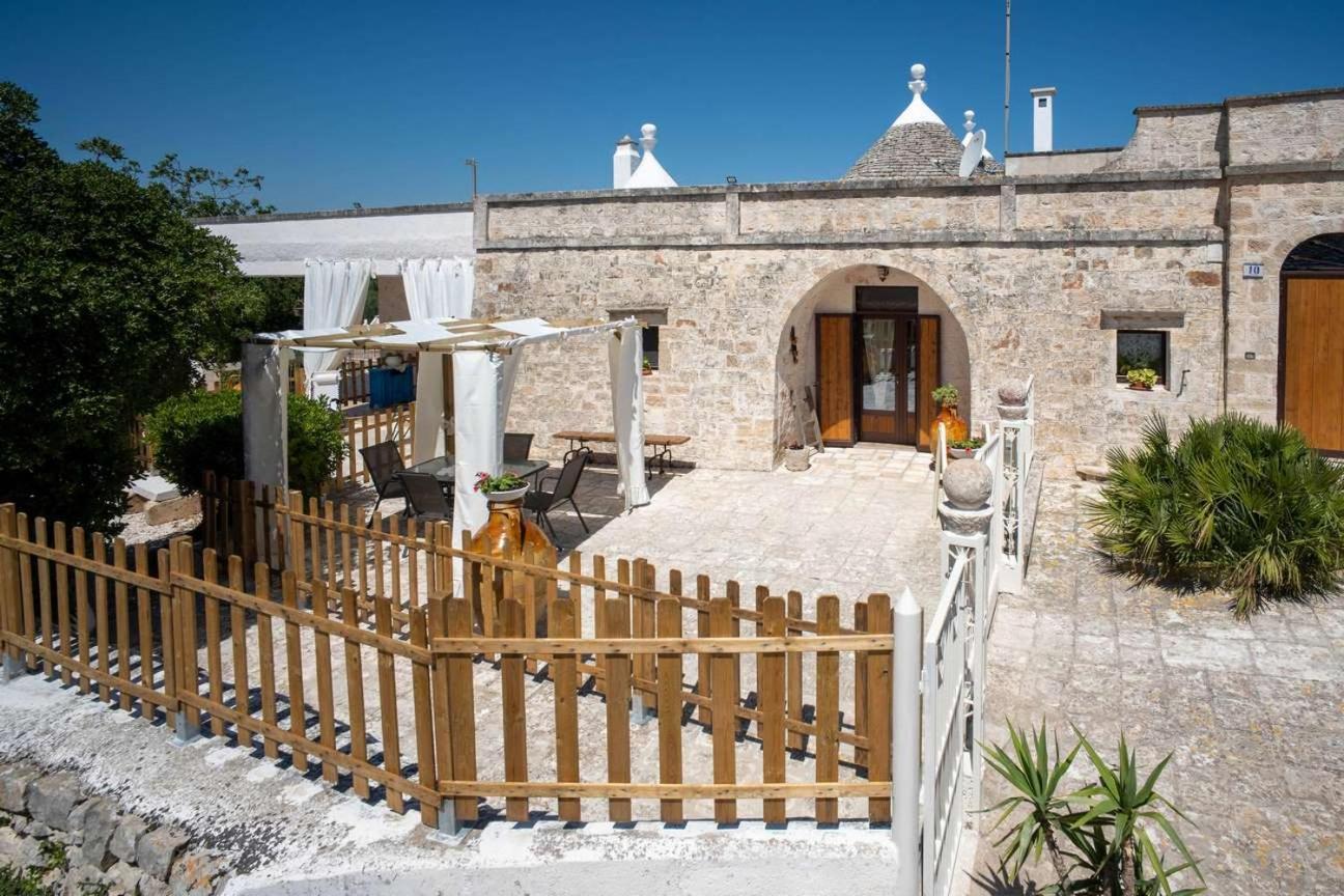 צ'יסטרנינו Valle D'Itria Trulli E Alcova Mikael מראה חיצוני תמונה