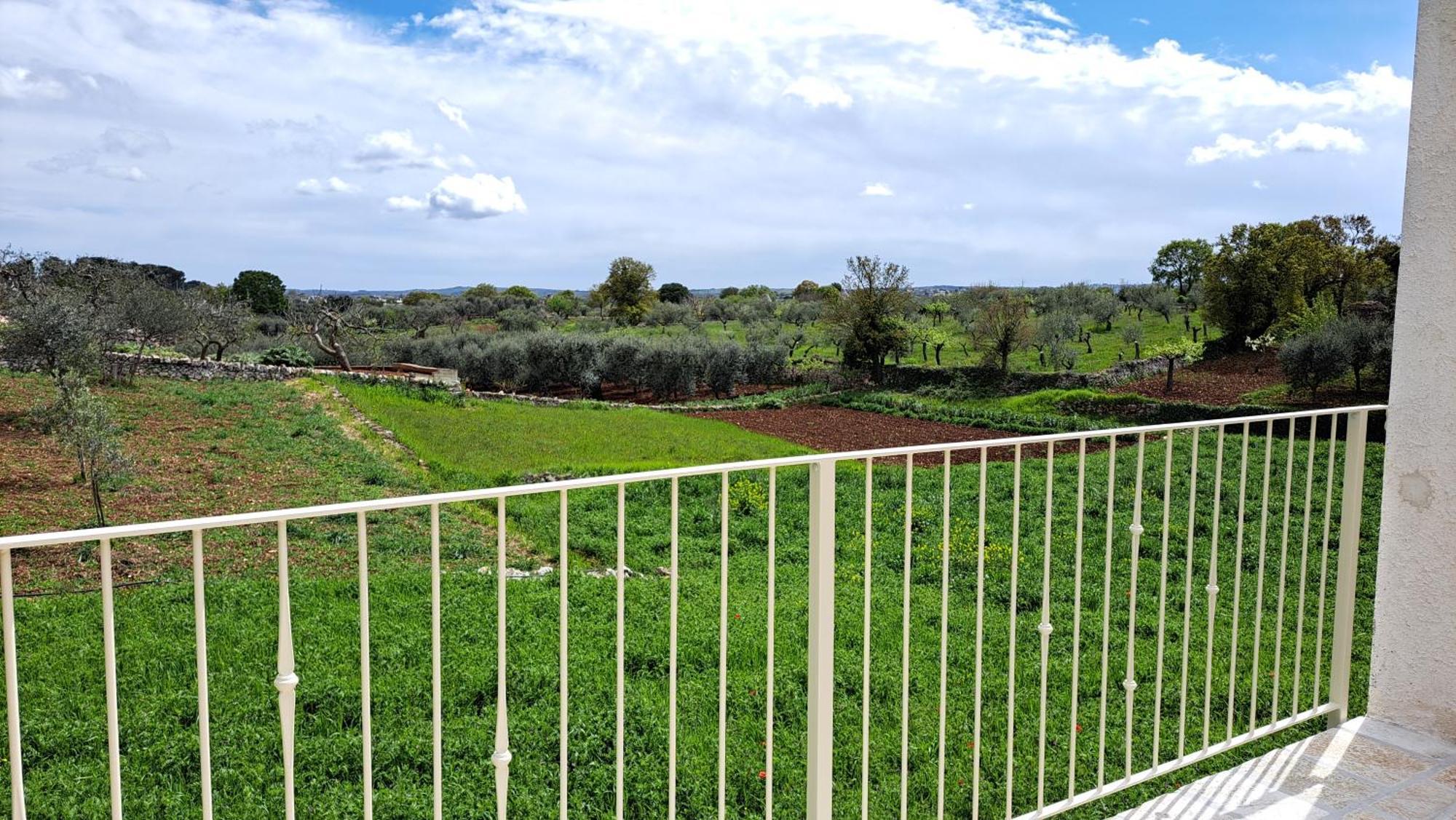 צ'יסטרנינו Valle D'Itria Trulli E Alcova Mikael מראה חיצוני תמונה
