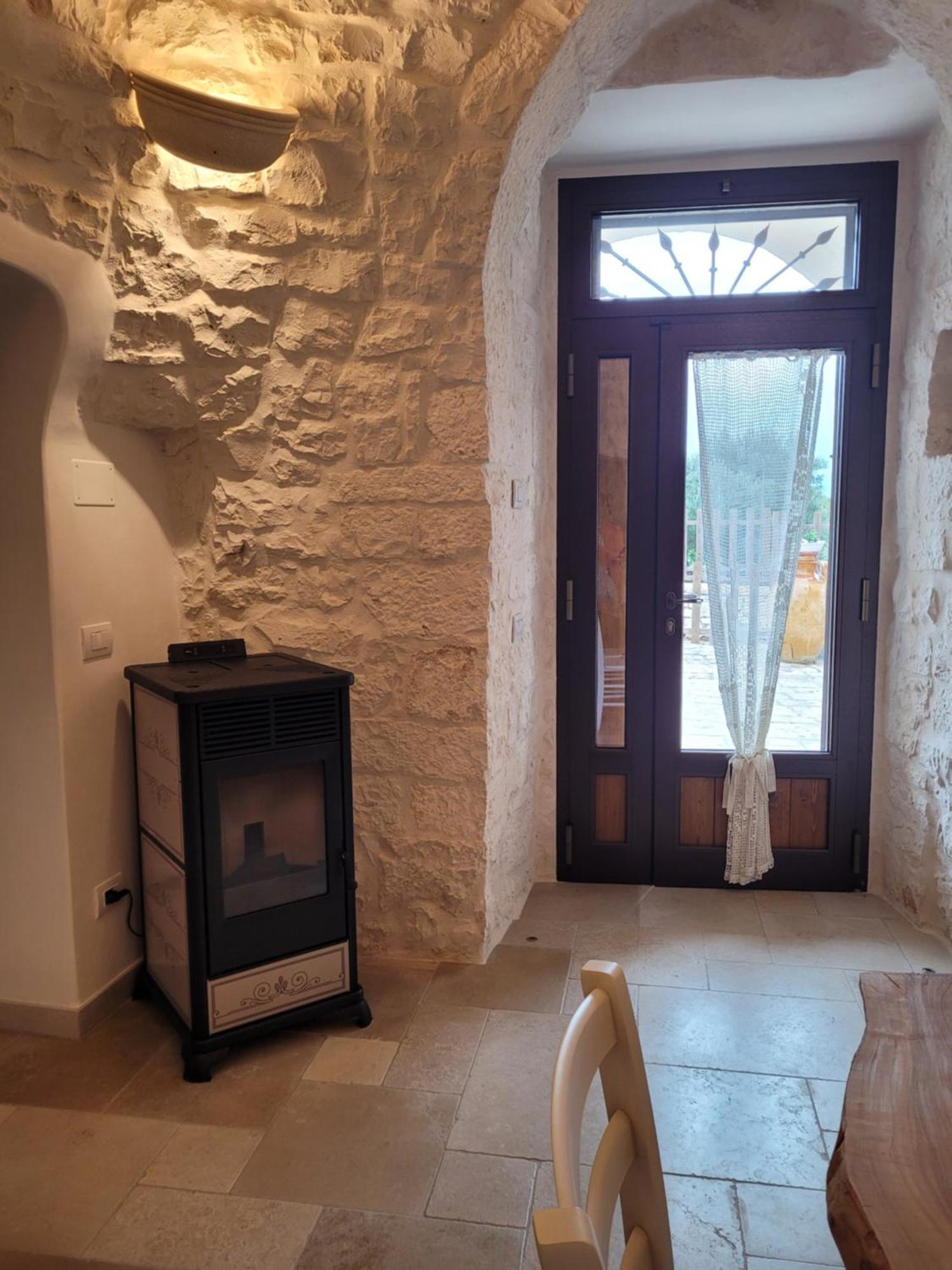 צ'יסטרנינו Valle D'Itria Trulli E Alcova Mikael מראה חיצוני תמונה