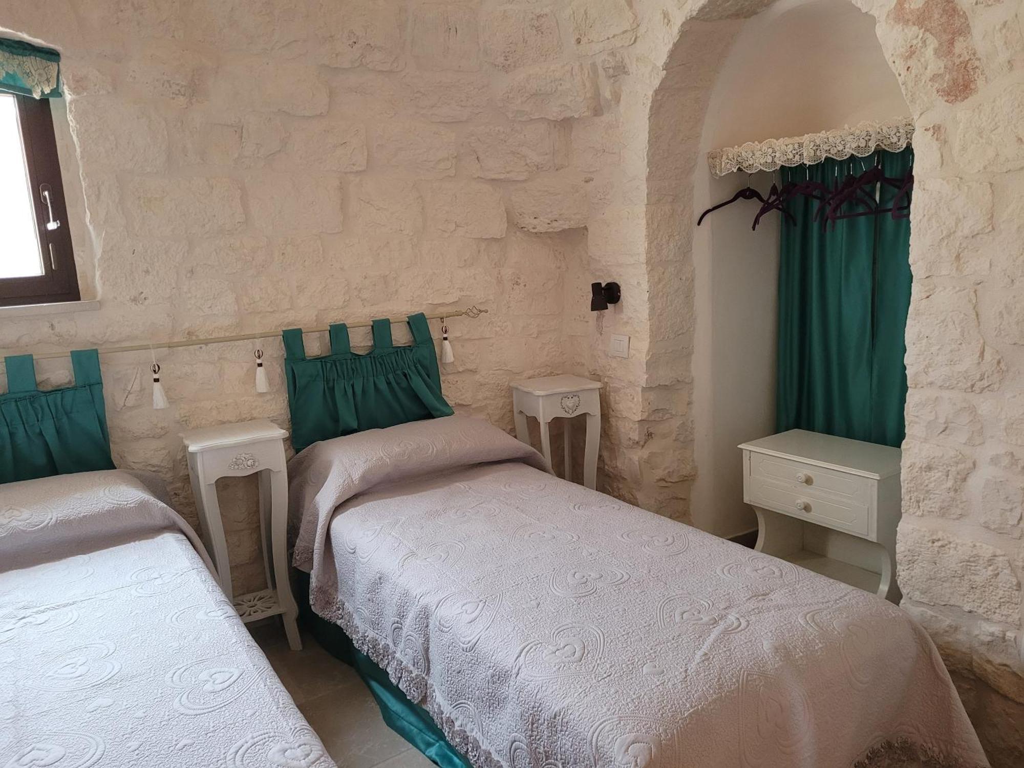 צ'יסטרנינו Valle D'Itria Trulli E Alcova Mikael מראה חיצוני תמונה