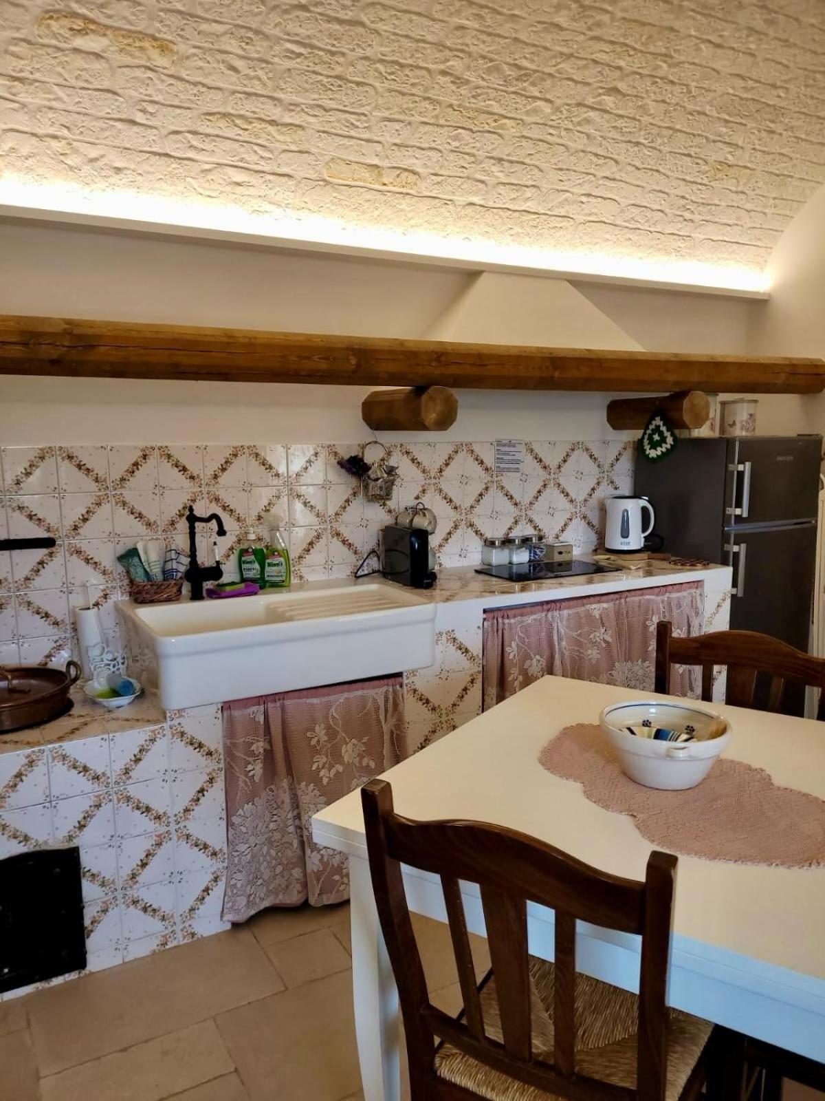 צ'יסטרנינו Valle D'Itria Trulli E Alcova Mikael מראה חיצוני תמונה