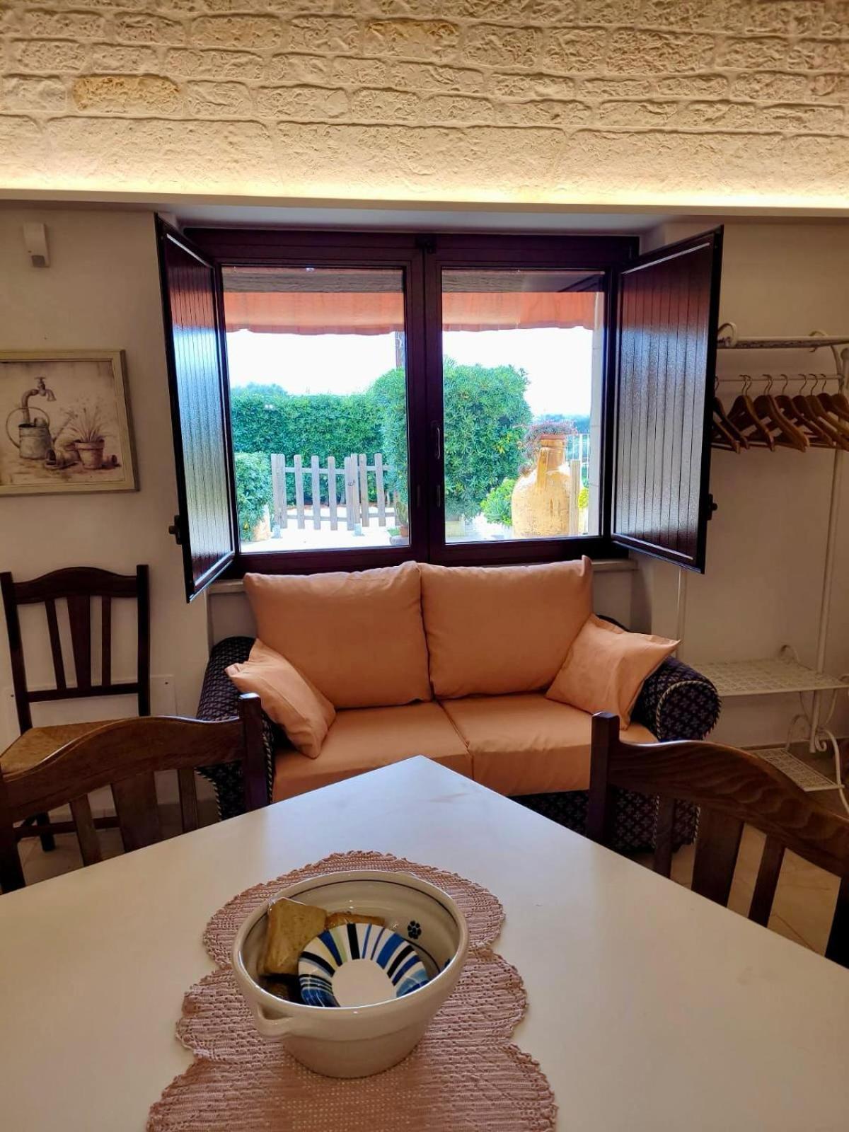 צ'יסטרנינו Valle D'Itria Trulli E Alcova Mikael מראה חיצוני תמונה